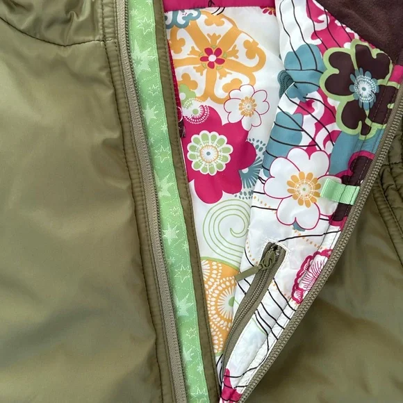 ISIS Wasabi Vest in Olive Green. Thermolite. pockets. Floral inside. Like new 12 - Picture 6 of 16